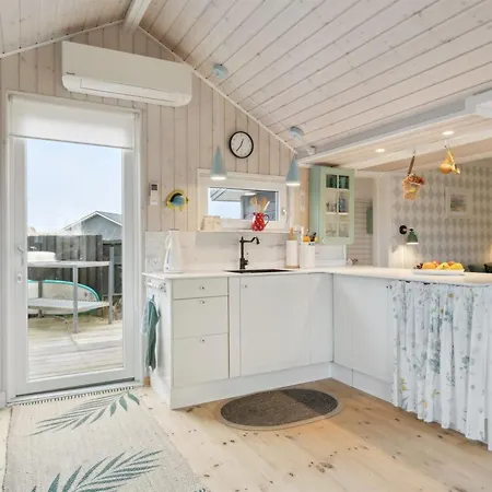 Aruna - 200m From The Sea By Interhome *